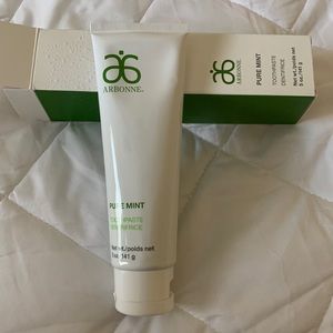 NIB Arbonne pure mint Brand new toothpaste 5 oz